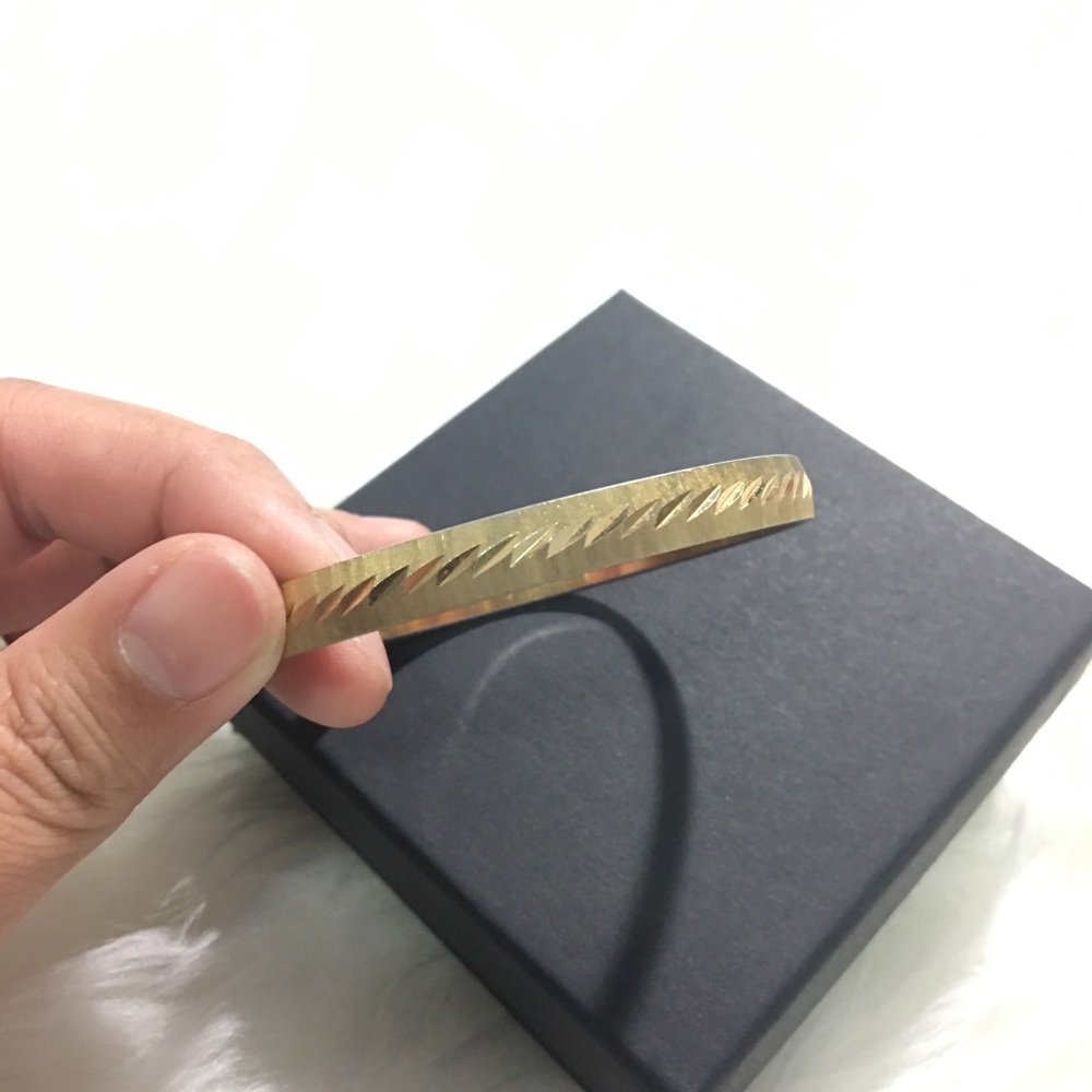 Gold Monet bangle - Picture 5 of 8